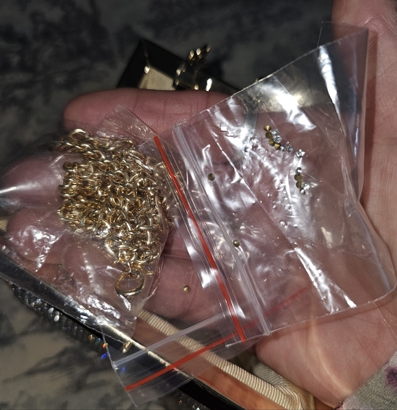 NWT Gold Rhinestone Evening Clutch Black Frame Chain Strap Sparkly Prom Wedding - Picture 7 of 12